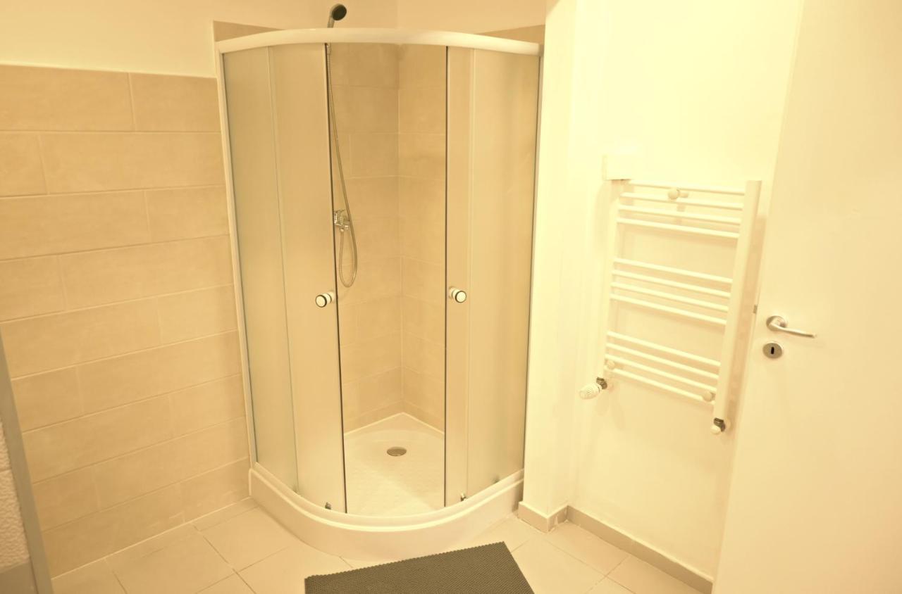 Luana Airport Apartments #4 Otopeni Kültér fotó