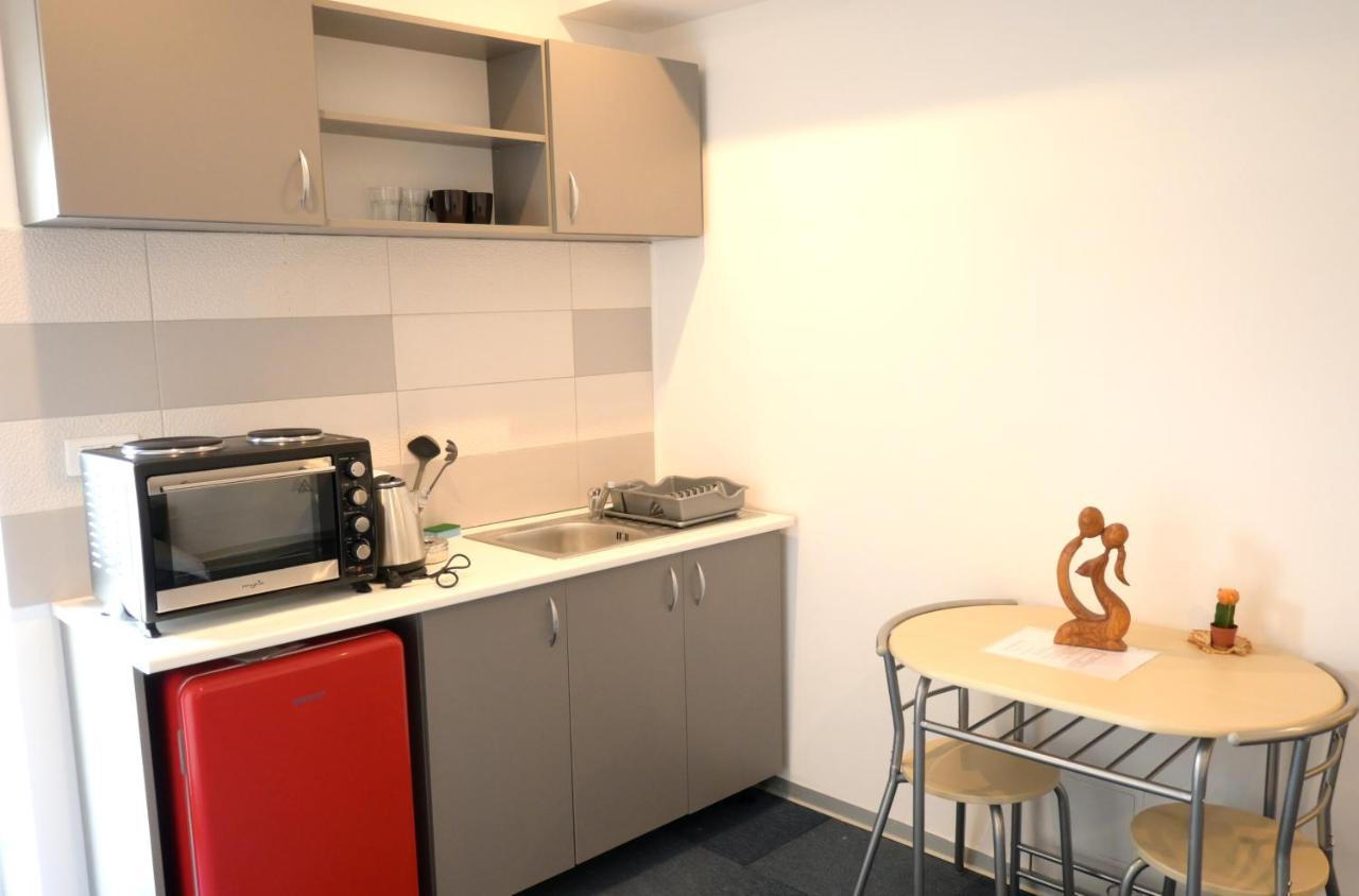 Luana Airport Apartments #4 Otopeni Kültér fotó